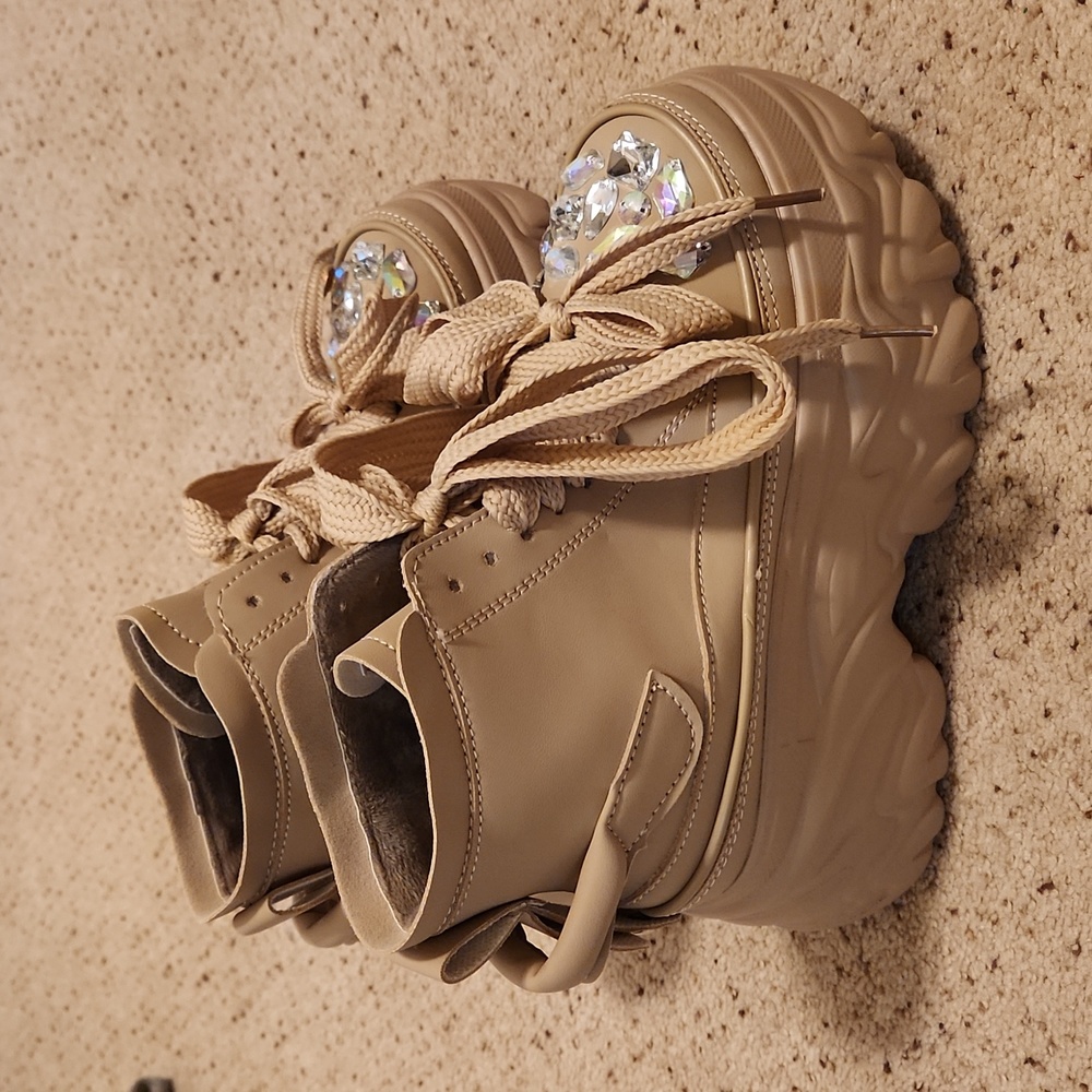 Shoes - Picture 4 of 7